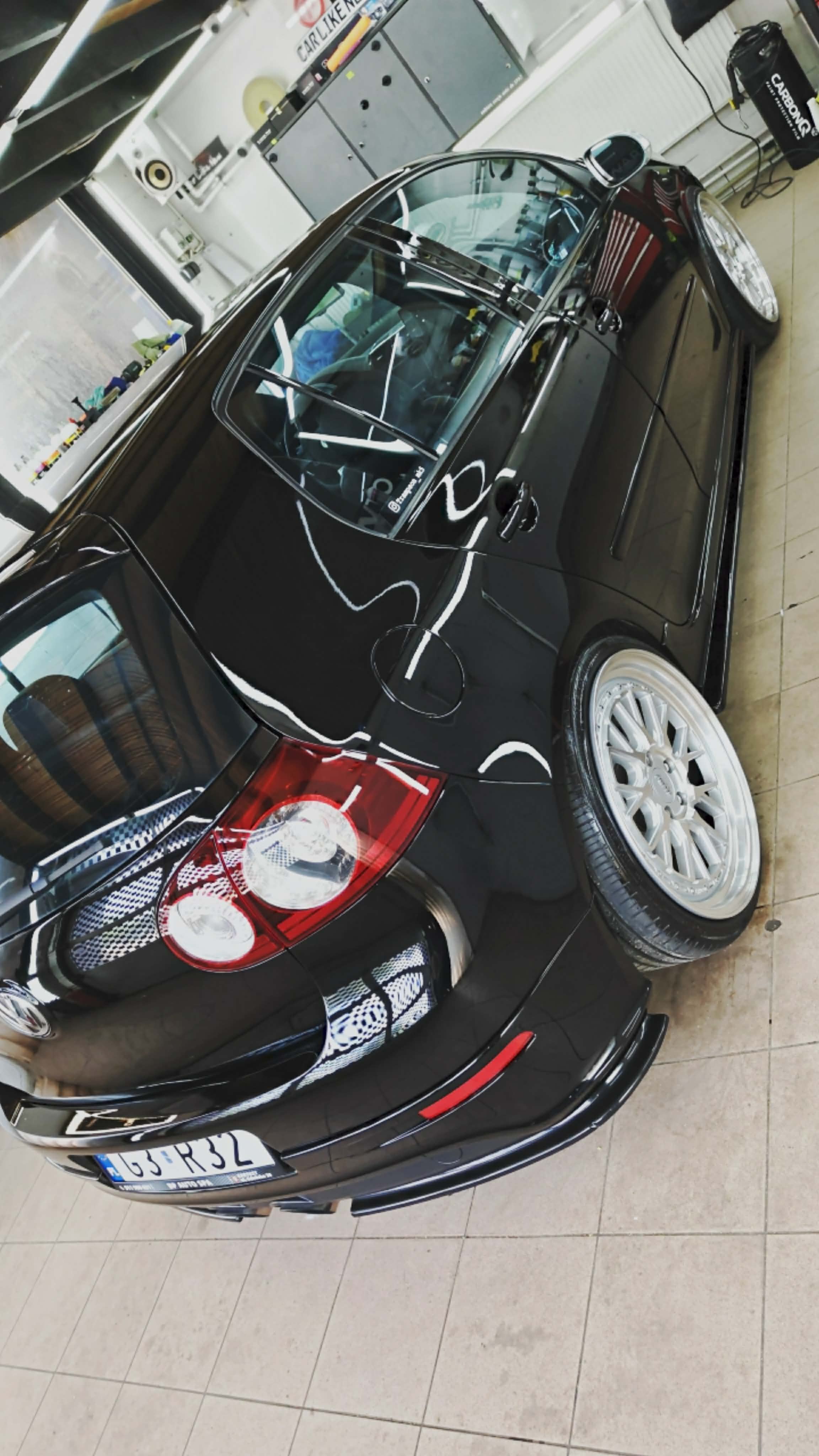 Volkswagen Golf R32