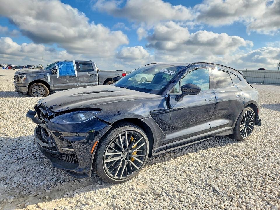 Aston Martin DBX