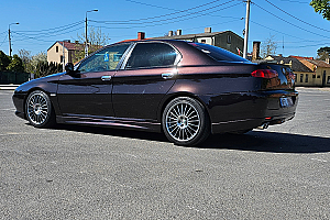 Alfa Romeo 166