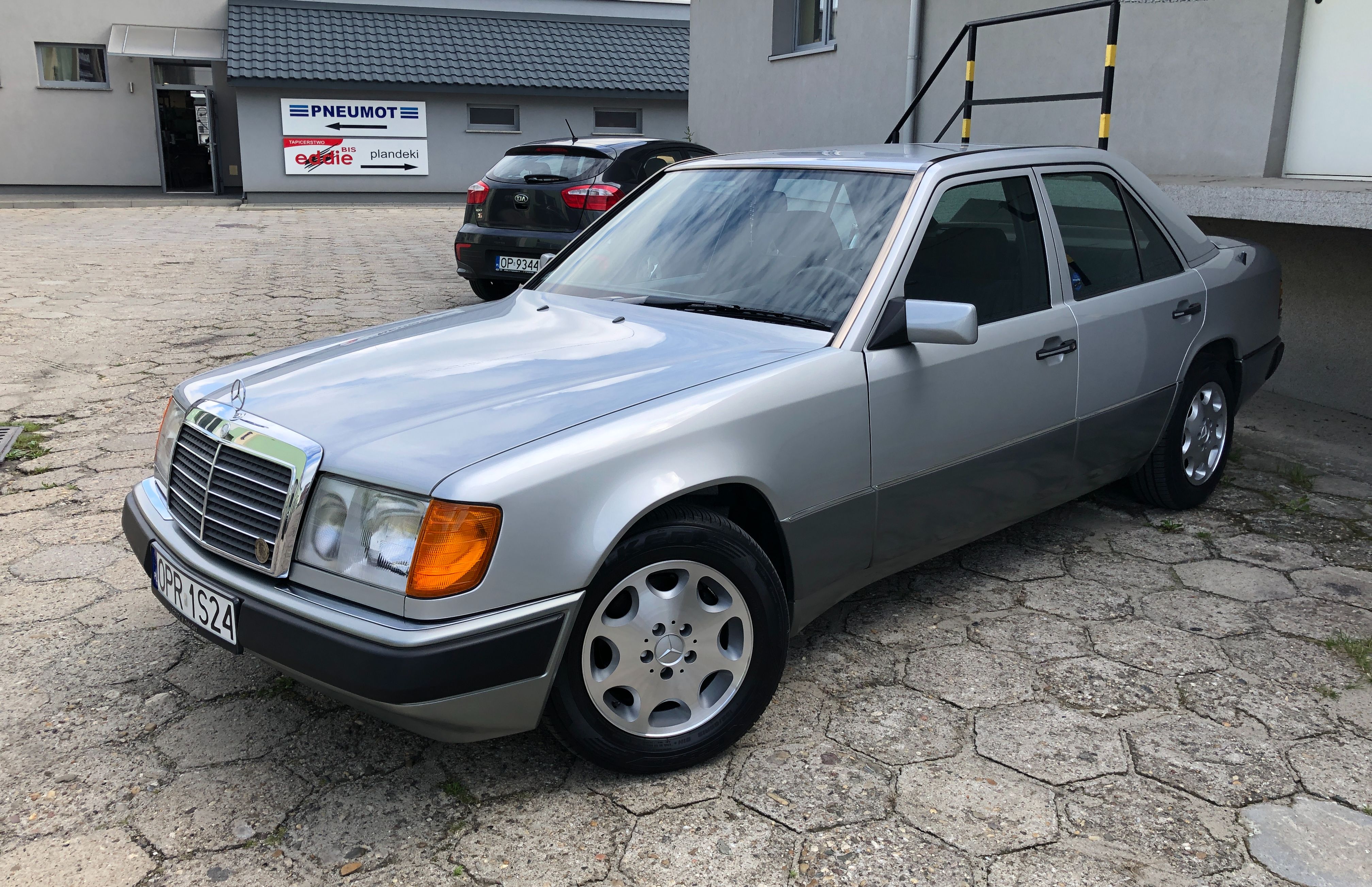 Mercedes-Benz W124