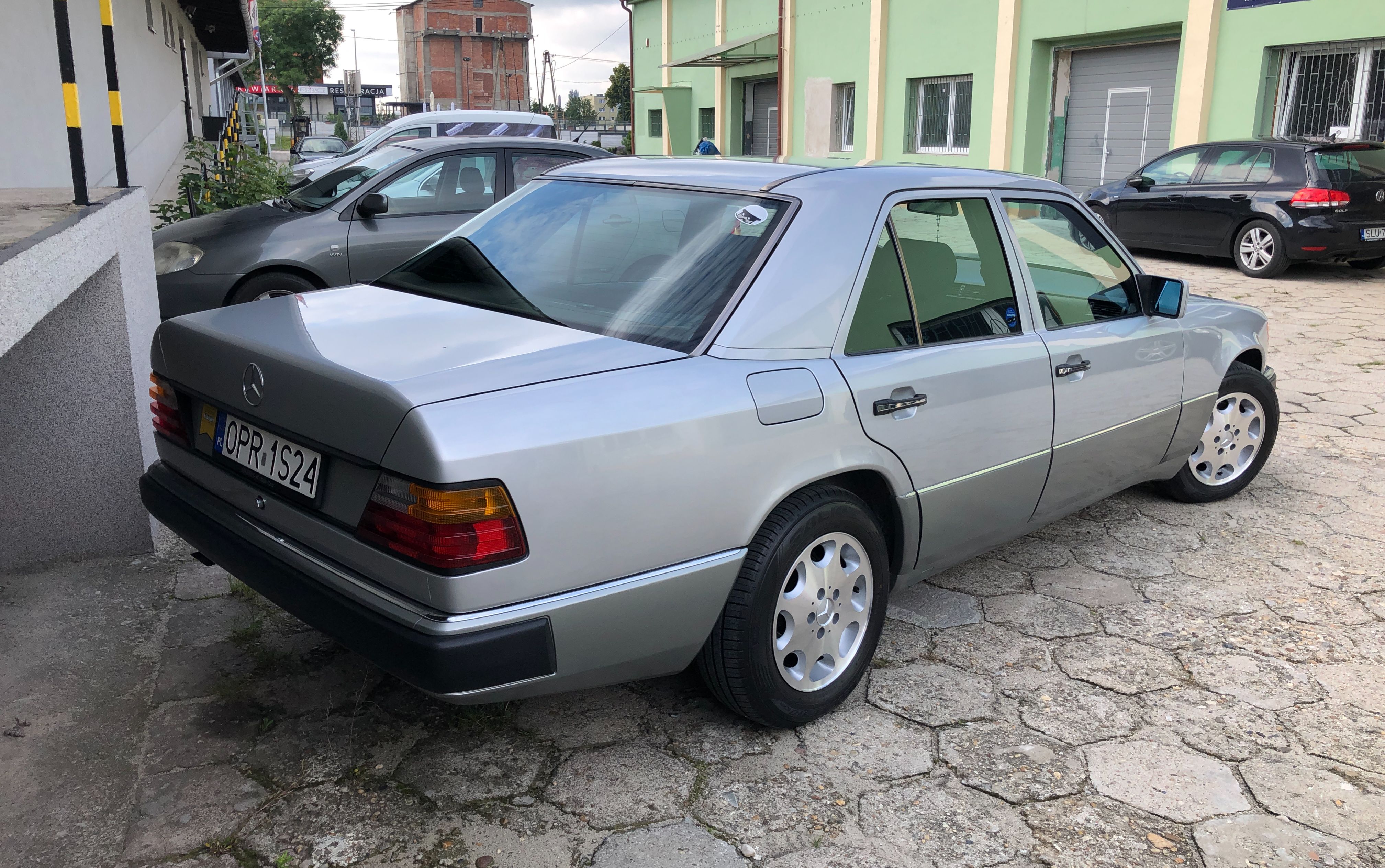 Mercedes-Benz W124