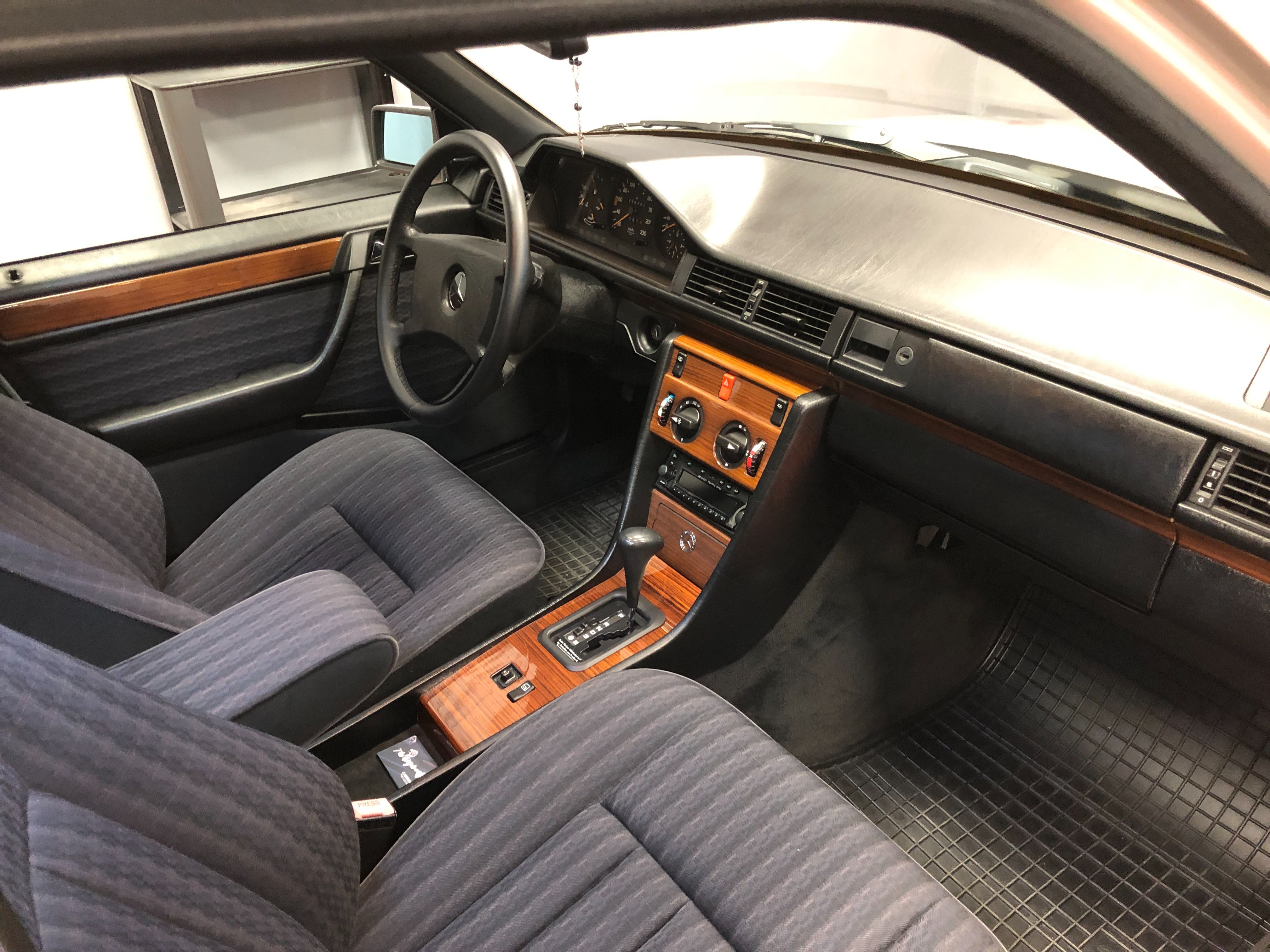 Mercedes-Benz W124