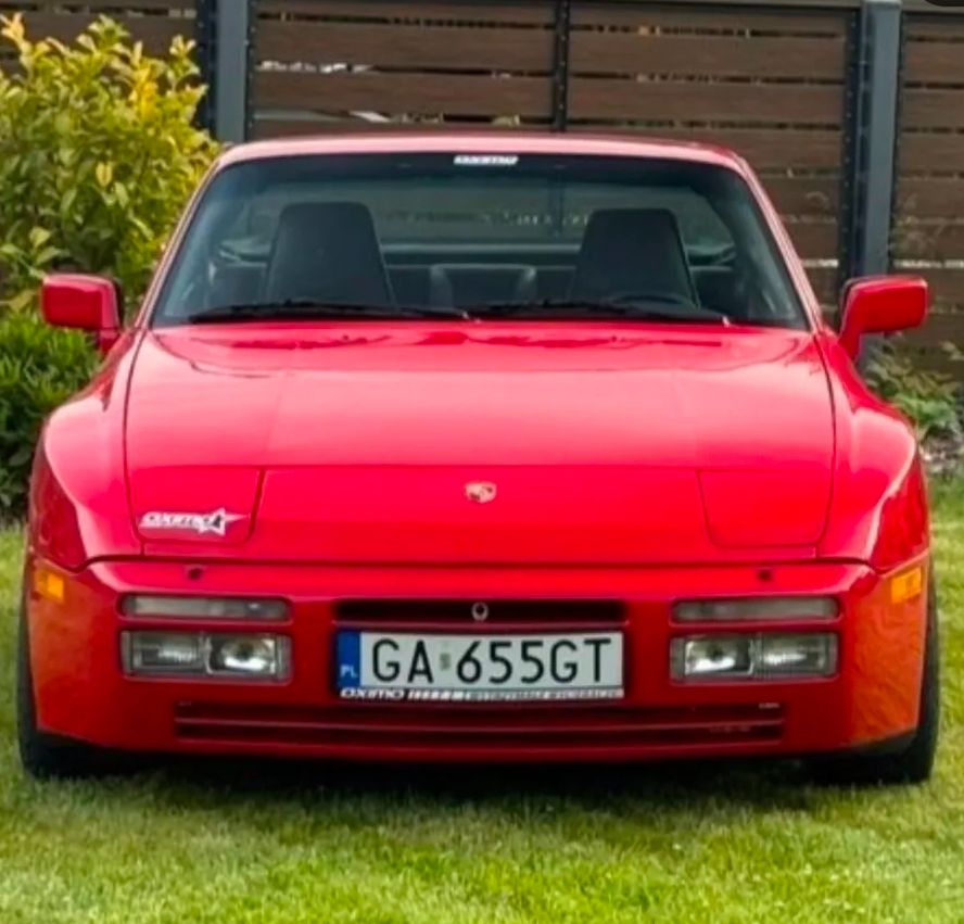 Porsche 944